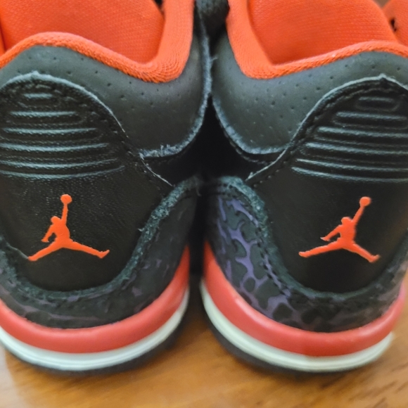 Jordan 3 toddler Retro Black and crimson hightops - Picture 6 of 10